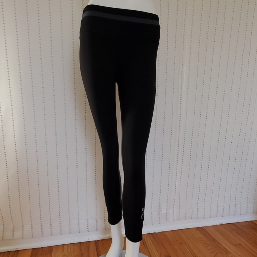 Lorna Jane Cropped Tight